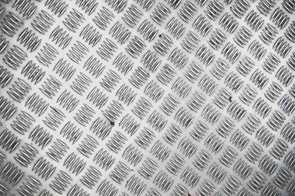 Cięcie metalu wodą – nowoczesna technologia bez kompromisów