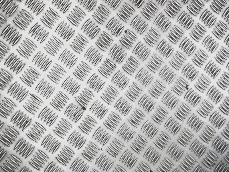 Cięcie metalu wodą – nowoczesna technologia bez kompromisów