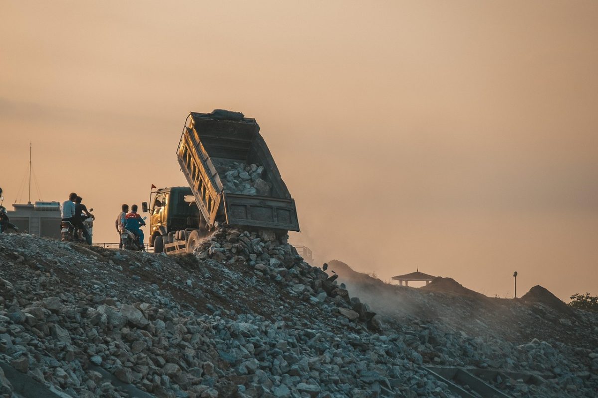 Kontener na gruz Rybnik – legalny i przewidywalny wywóz odpadów z budowy